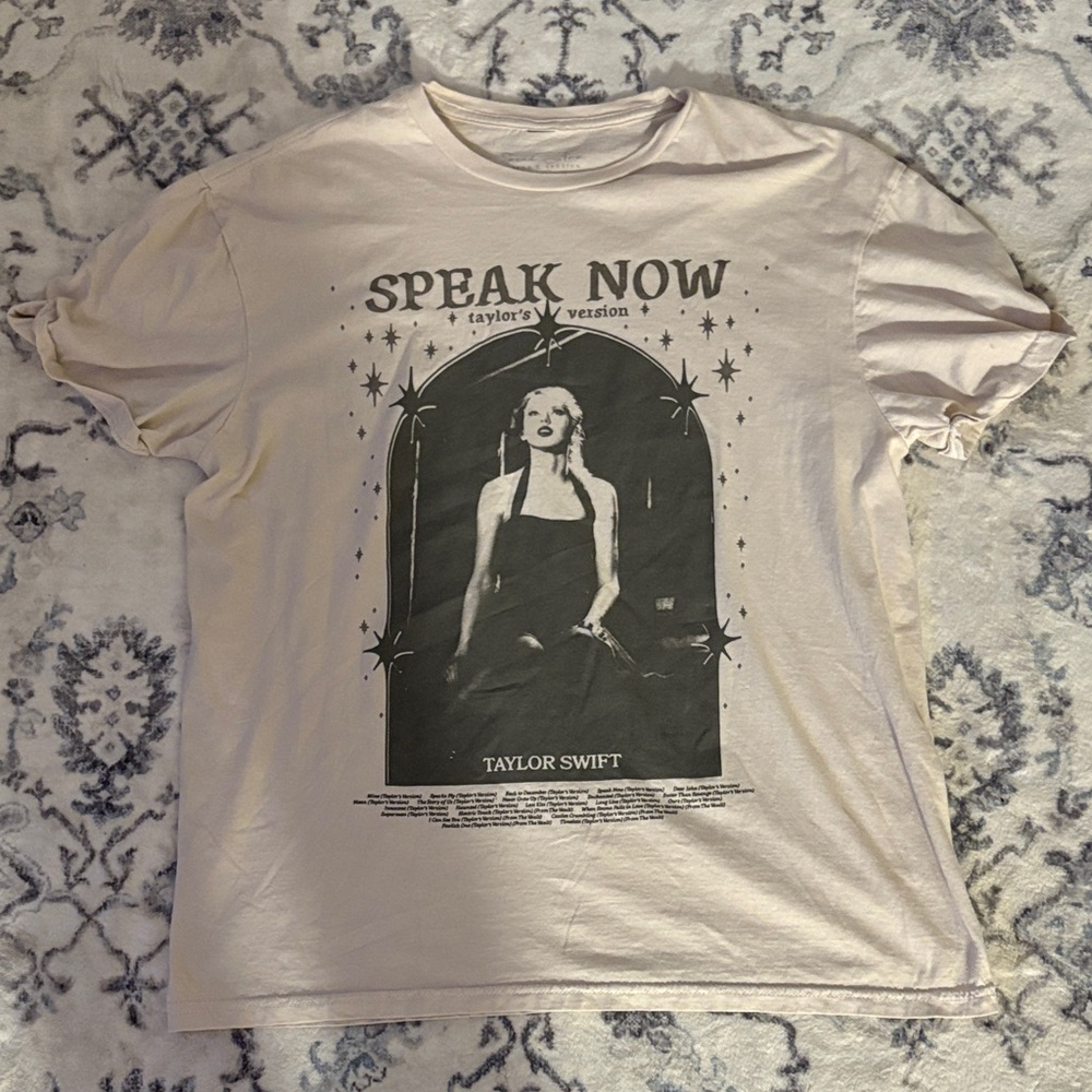 Taylor Swift Cream and Black Short Sleeve Tee